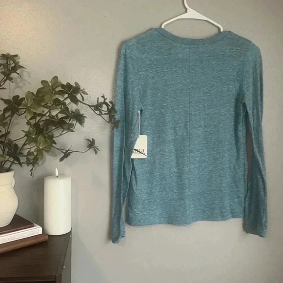 a.n.a Women’s Basic Long Sleeve Crewneck Tee - Picture 6 of 6